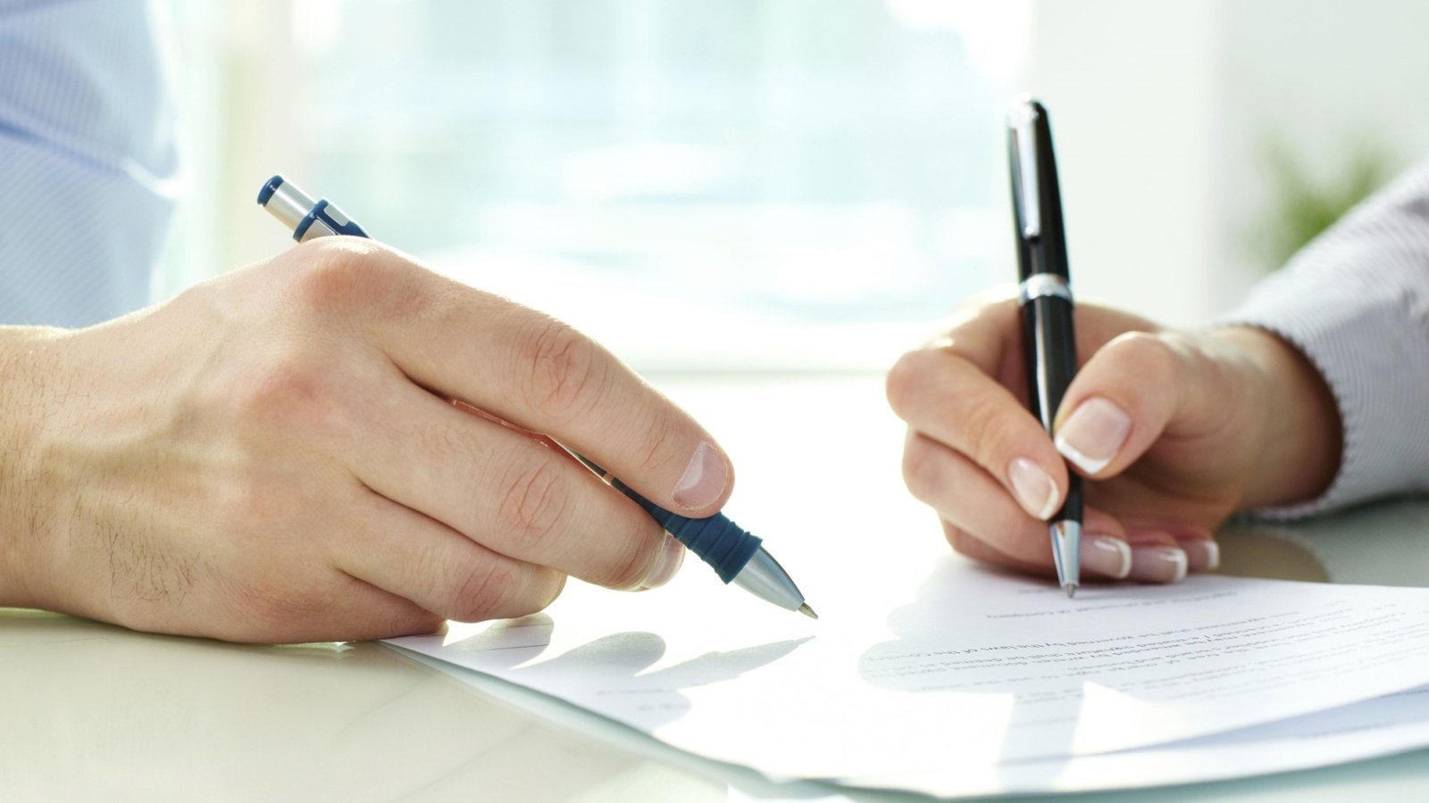 Firma de documentos de liquidación de una empresa