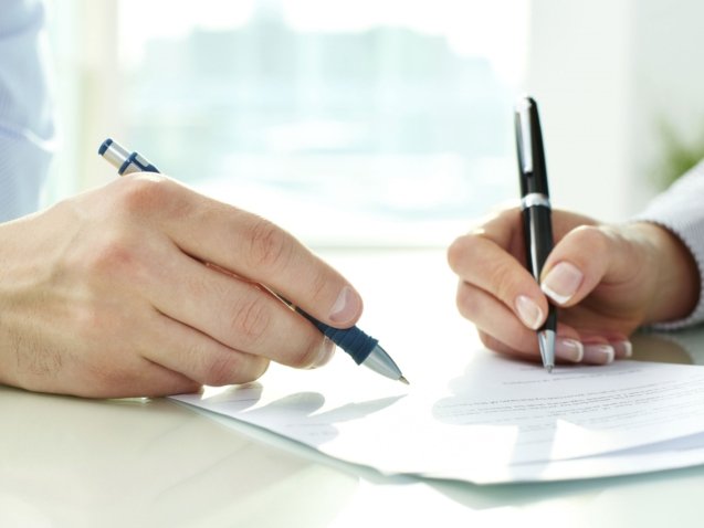 Firma de documentos de liquidación de una empresa